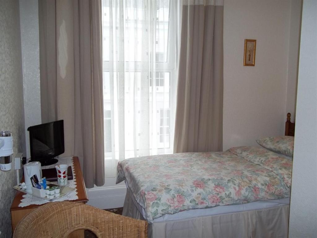 פלימות' Poppy'S Guest House מראה חיצוני תמונה